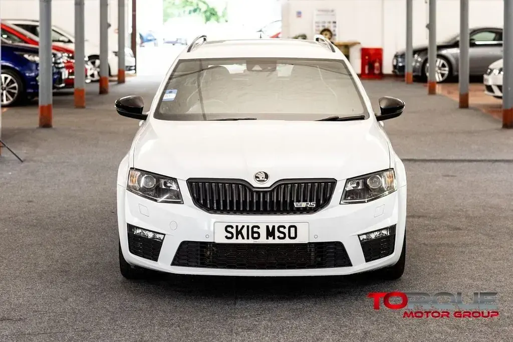 Used Skoda Octavia vRS 184 HP (135 kW) 2016 White Estate