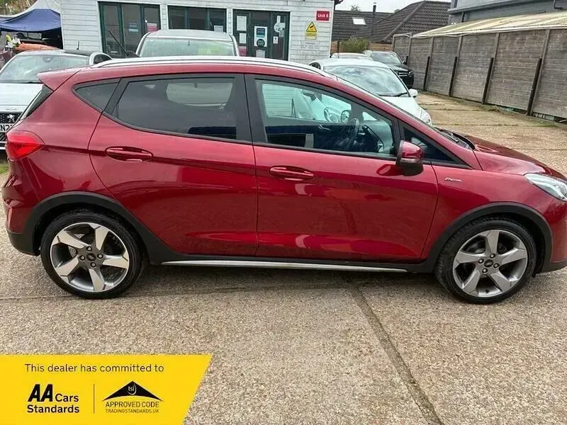 Second-hand Ford Fiesta Active 100 CP (73 kW) 2019 Roșu Hatchback