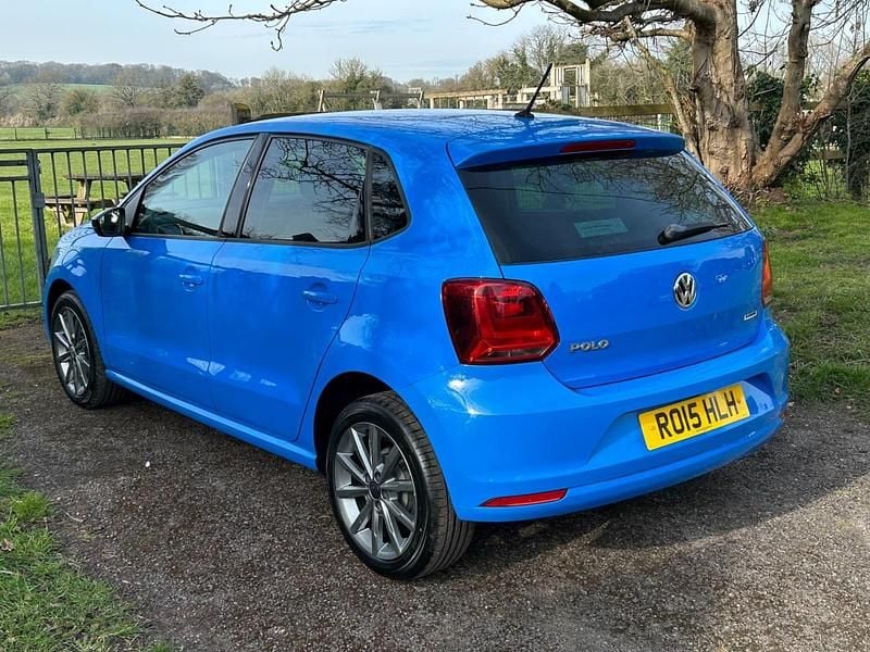 Used VW Polo Design 60 HP (44 kW) 2015 Blue Hatchback