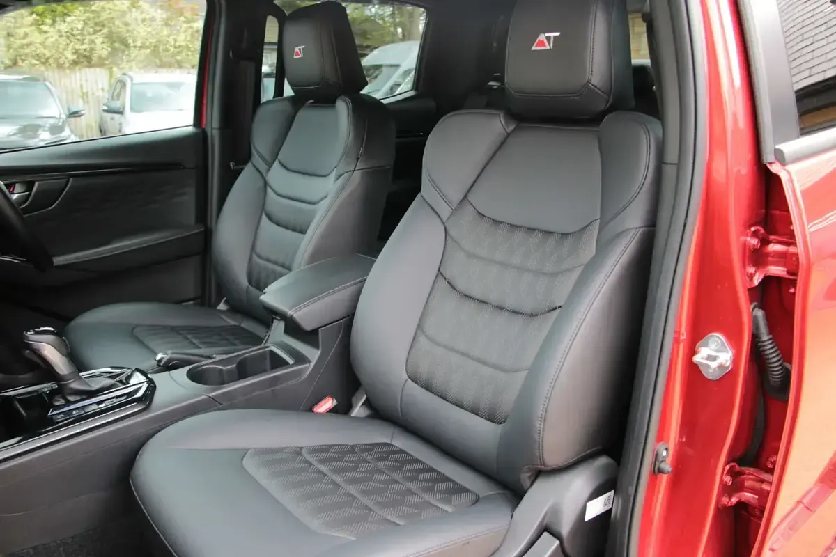 Used Isuzu D-Max 2025 Orange Pickup