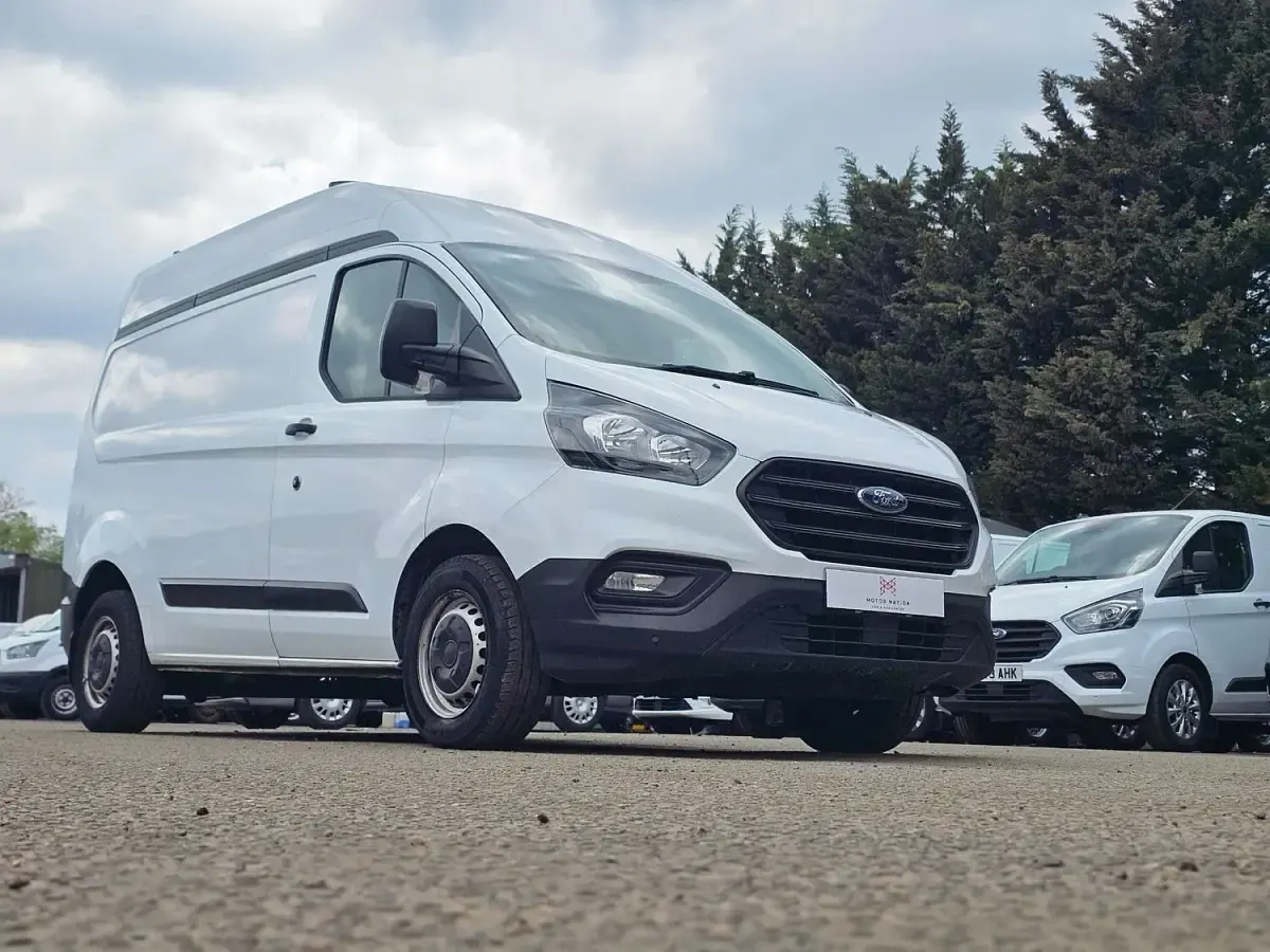 Used Ford Transit Custom 105 HP (77 kW) 2019 White Van