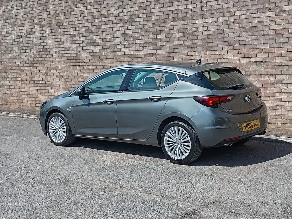 Used Vauxhall Astra Elite 200 HP (147 kW) 2018 Grey Hatchback
