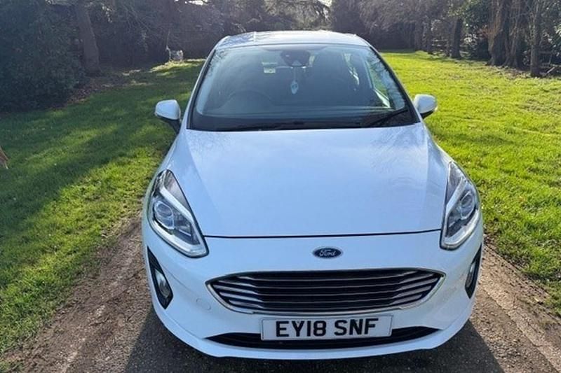 Used Ford Fiesta Zetec 100 HP (73 kW) 2018 White Hatchback
