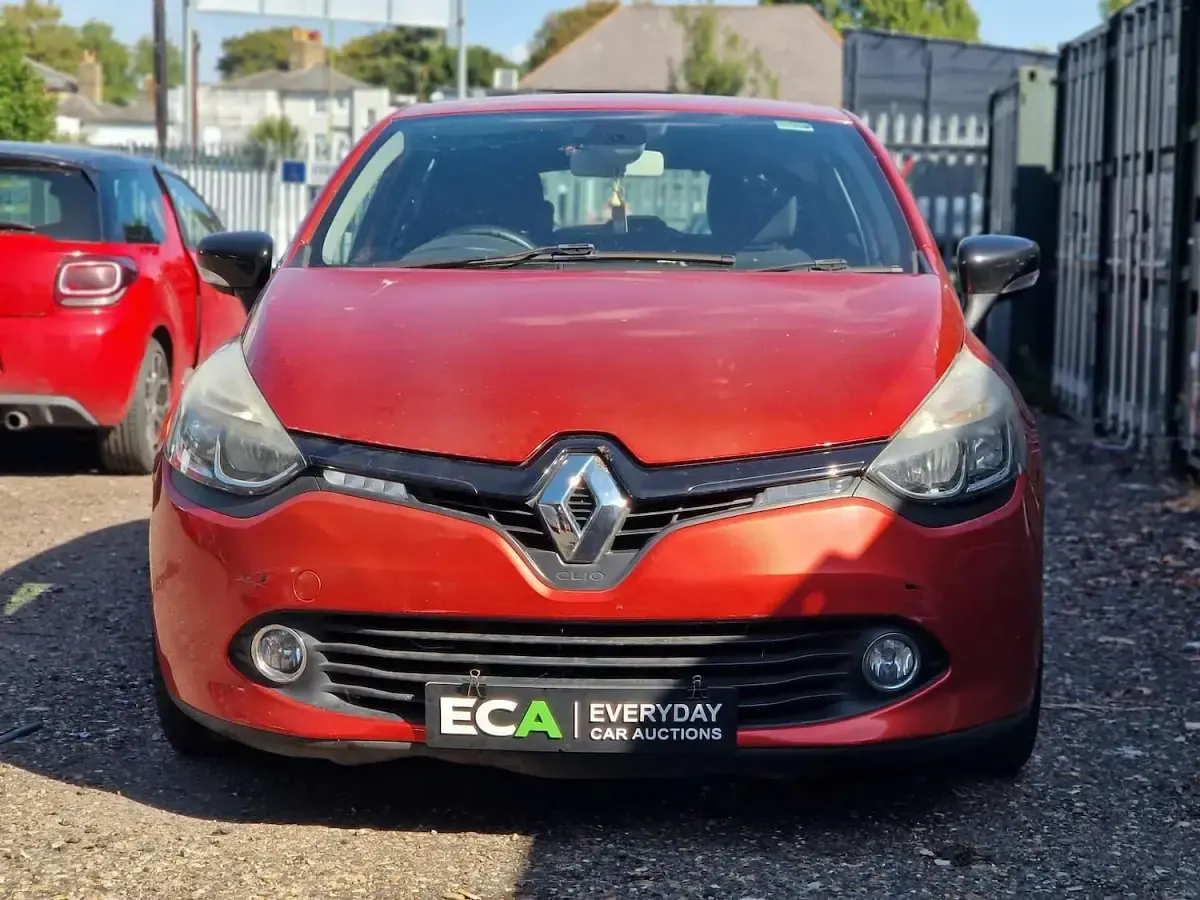 Used Renault Clio Dynamique 90 HP (66 kW) 2013 Red Hatchback