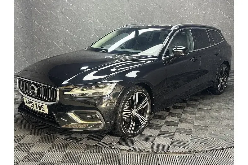 Used Volvo V60 Inscription 187 HP (137 kW) 2019 Black Estate