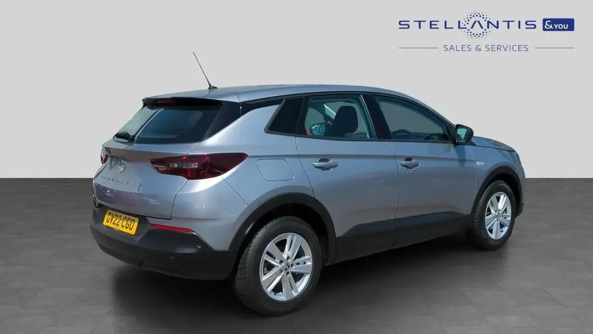 Used Vauxhall Grandland X Design Edition 128 HP (94 kW) 2022 Grey SUV