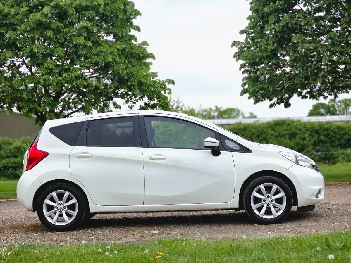 Used Nissan Note Acenta Premium 98 HP (72 kW) 2016 White Hatchback