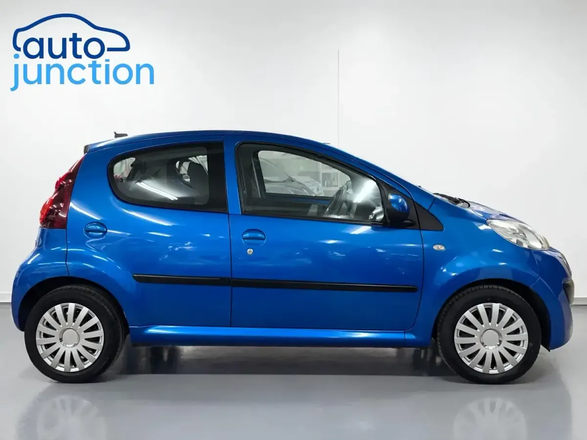 Używany Peugeot 107 Active 68 KM (50 kW) 2012 Niebieski Hatchback