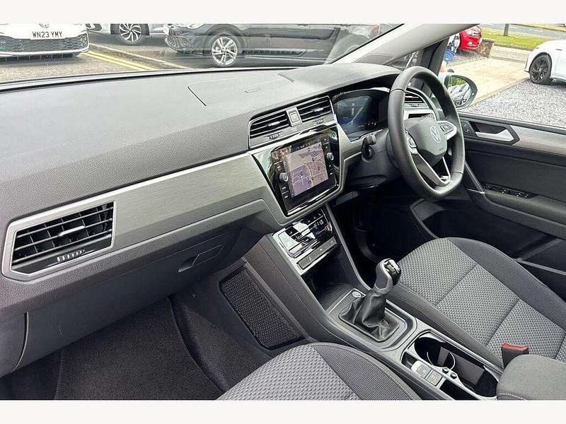 Used VW Touran Match 150 HP (110 kW) 2024 White MPV