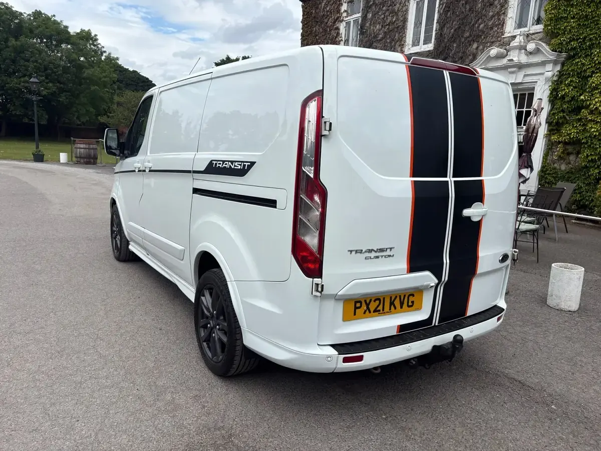 Used Ford Transit Custom Sport 185 HP (136 kW) 2021 White Van