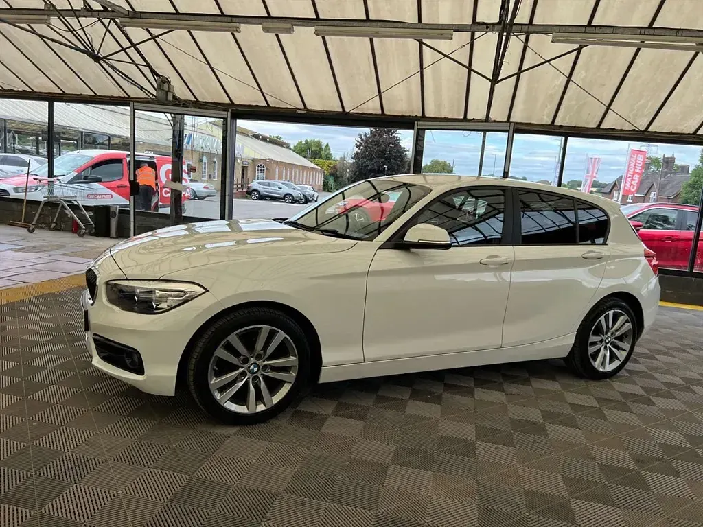Used BMW 118 Sport Line 2018 White Hatchback