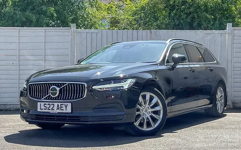 Used Volvo V90 Momentum 197 HP (144 kW) 2021 Black Estate