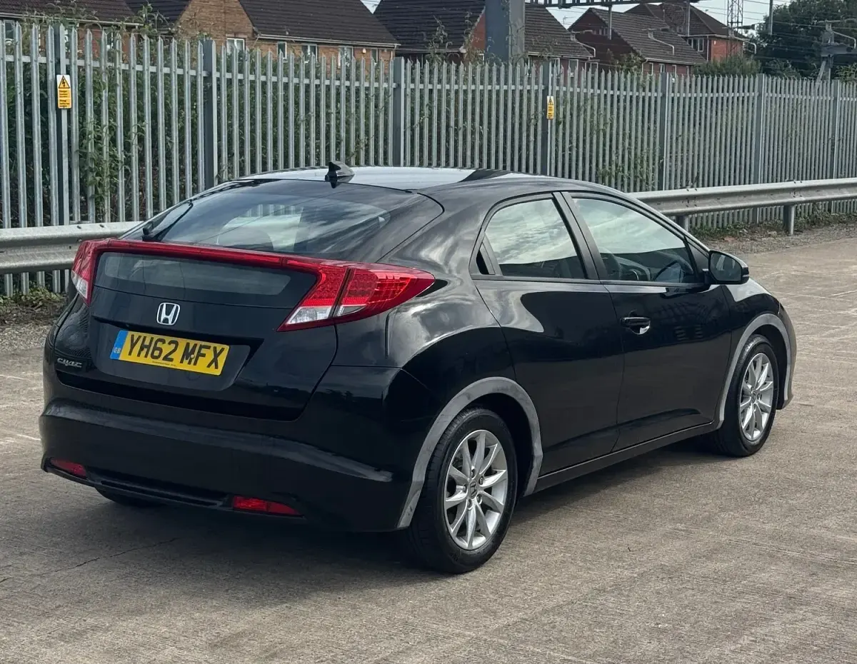Used Honda Civic ES 150 HP (110 kW) 2012 Black Hatchback