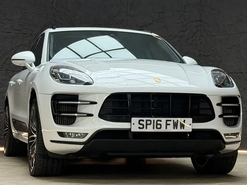Used Porsche Macan Turbo 400 HP (294 kW) 2016 White SUV