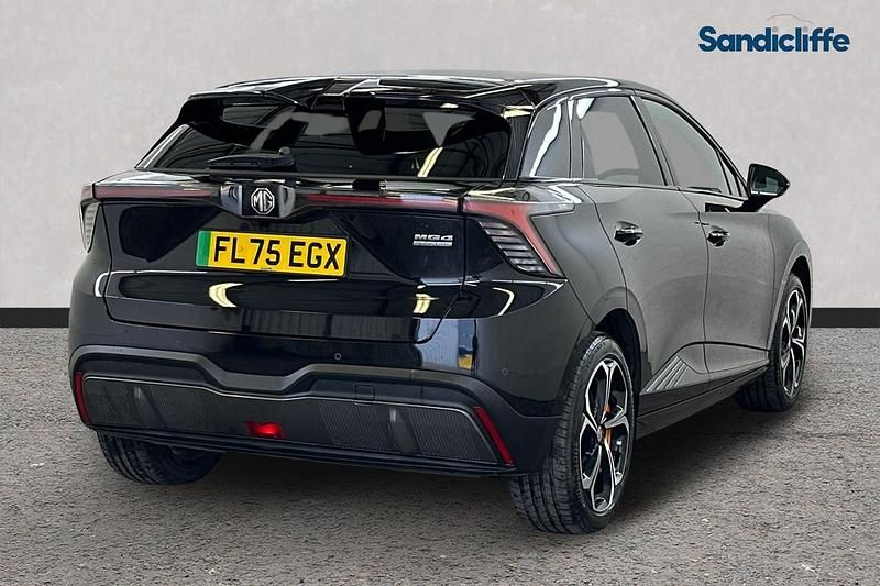 Begagnad MG MG4 EV 63 kW (87 HK) 2025 Svart Halvkombi