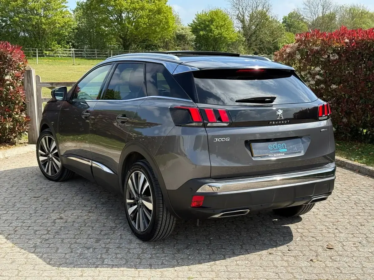 Second-hand Peugeot 3008 Premium 165 CP (121 kW) 2018 Gri SUV