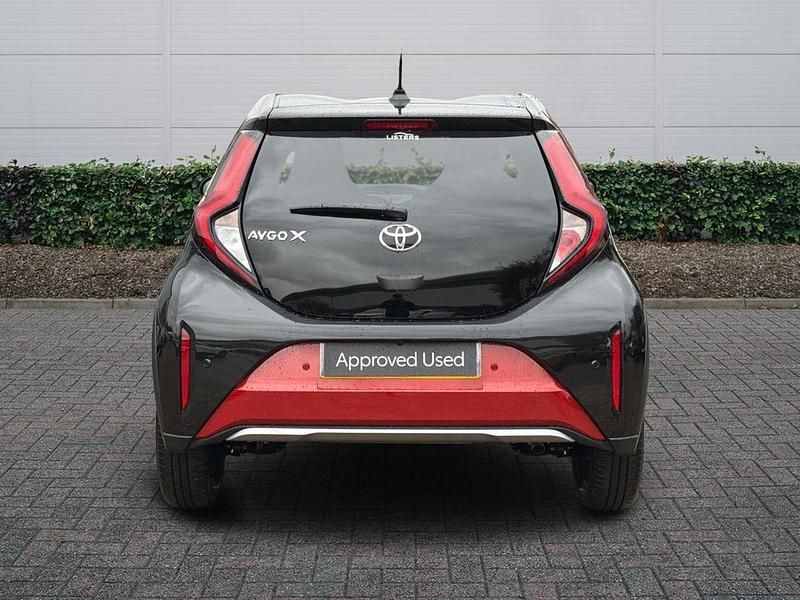 Used Toyota Aygo X 72 HP (52 kW) 2025 Red SUV