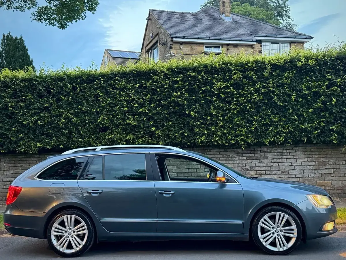 Used Skoda Superb Elegance 140 HP (102 kW) 2014 Grey Estate