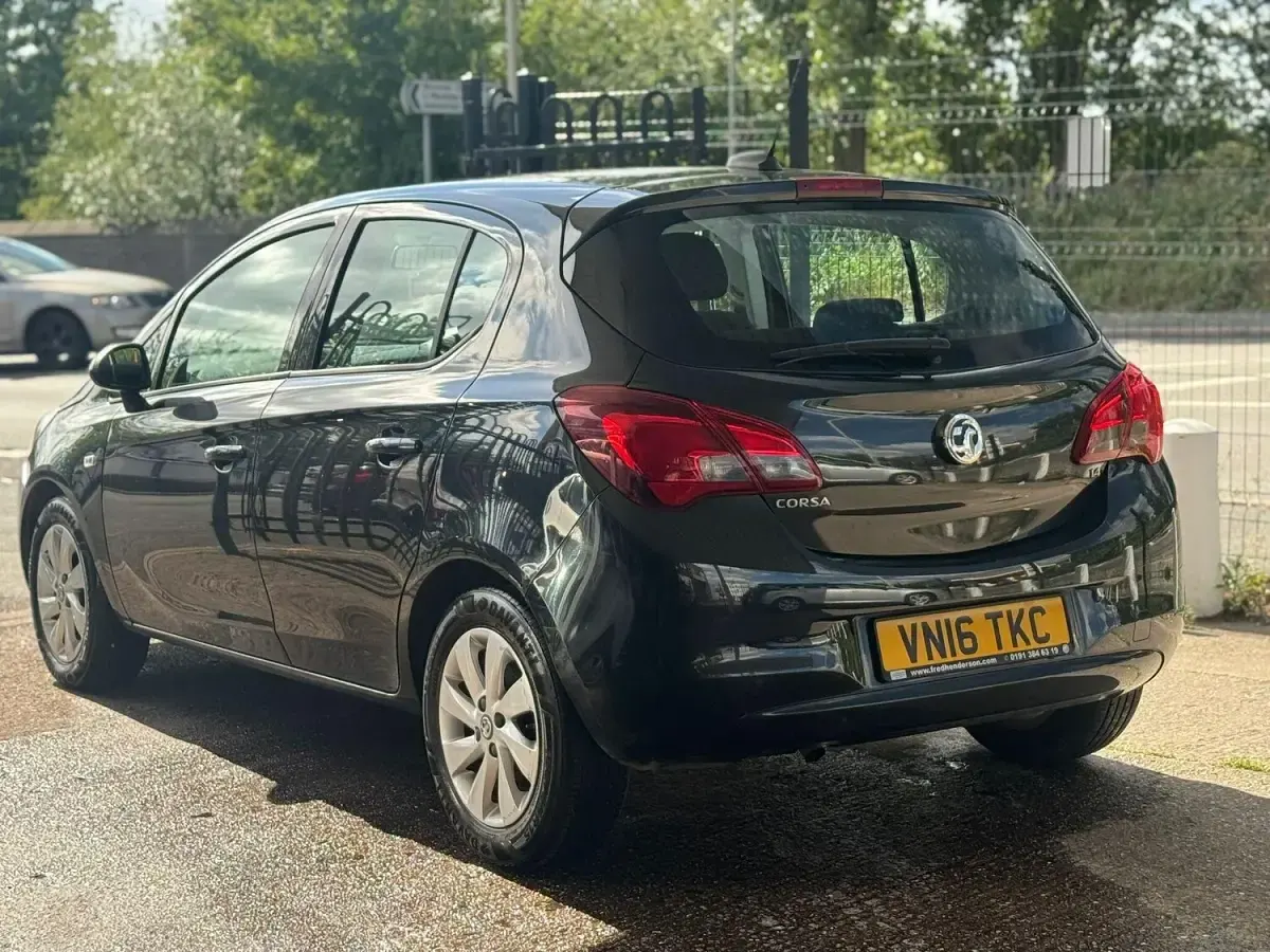 Used Vauxhall Corsa Design Edition 75 HP (55 kW) 2016 Black Hatchback