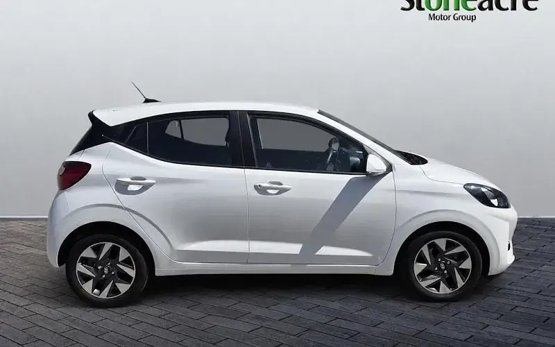 Used Hyundai i10 Advanced 84 HP (61 kW) 2025 White Hatchback