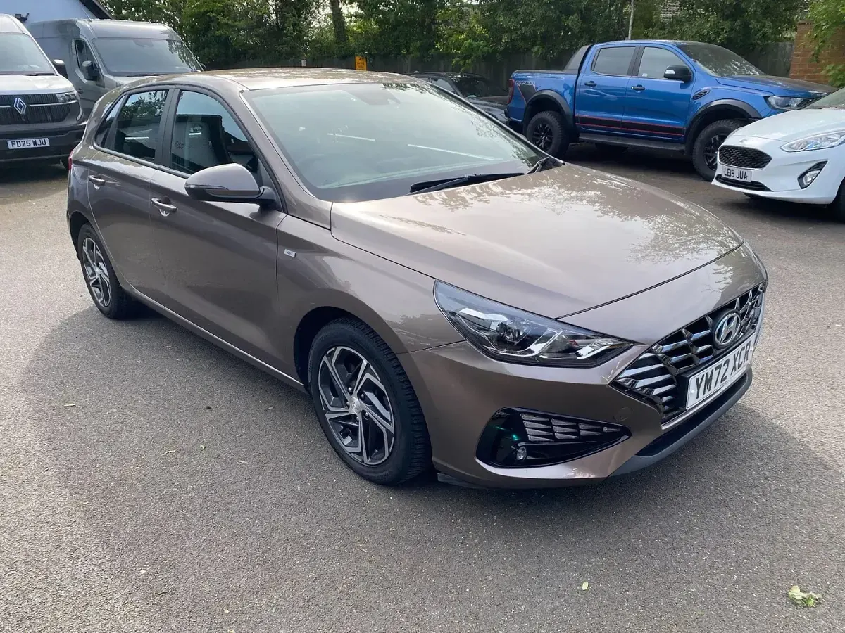 Used Hyundai i30 SE 120 HP (88 kW) 2023 Bronze Hatchback