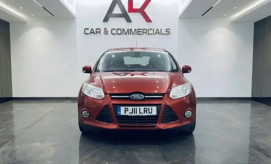 Usado Ford Focus Titanium X 115 HP (84 kW) 2011 Vermelho Citadino