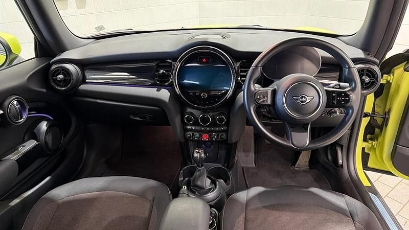 Begagnad Mini Cooper Cabriolet Classic 2022 Gul Cab