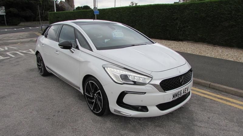 White Used 2016 DS Automobiles DS5 Prestige Hatchback | £5,995 (Good price) - Image 1/4