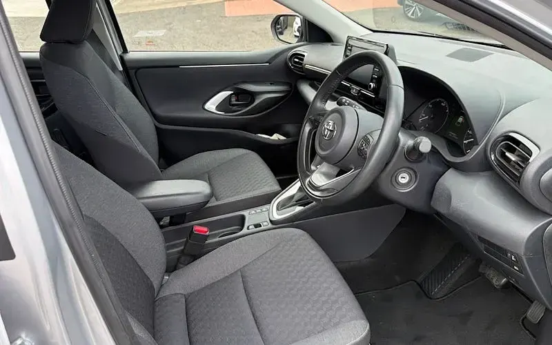 Used Toyota Yaris 116 HP (85 kW) 2023 Silver metallic (metallic paint) Hatchback