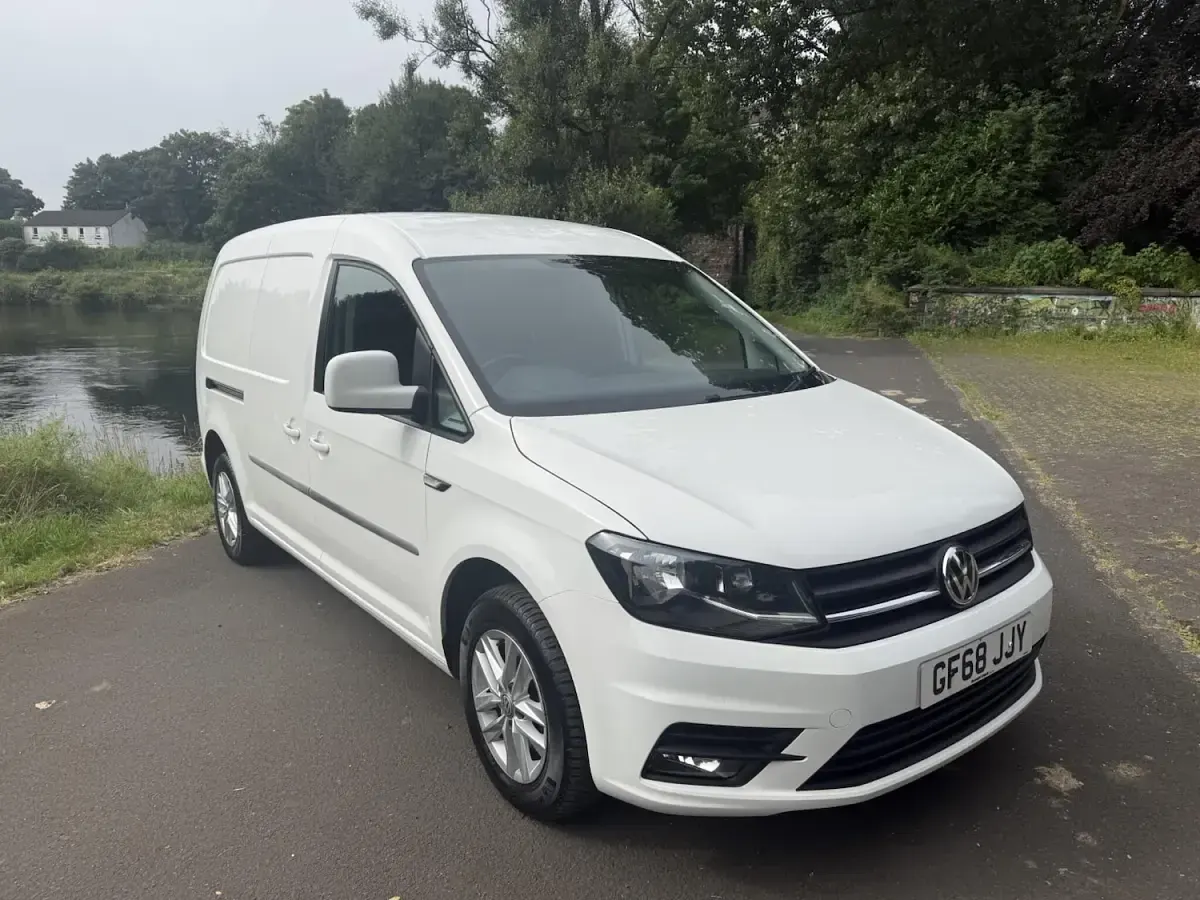 Used VW Caddy Maxi Highline 102 HP (75 kW) 2018 White MPV