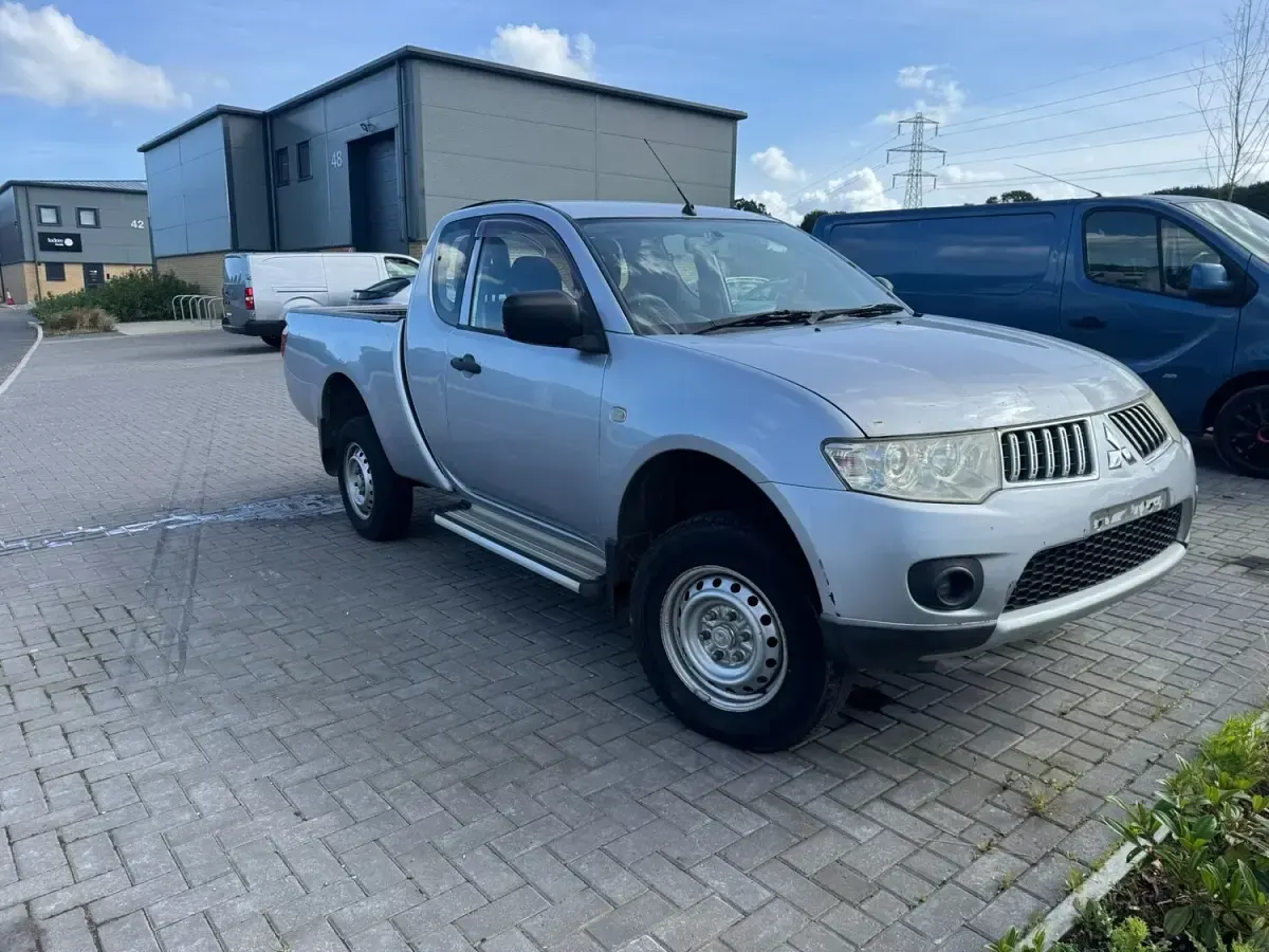 Used Mitsubishi L200 134 HP (98 kW) 2012 Silver Pickup