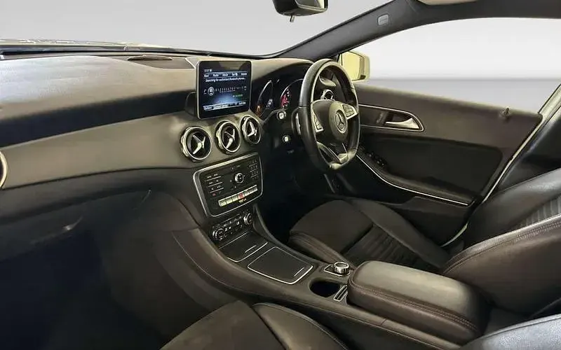 Used Mercedes GLA180 AMG line 122 HP (89 kW) 2019 White SUV