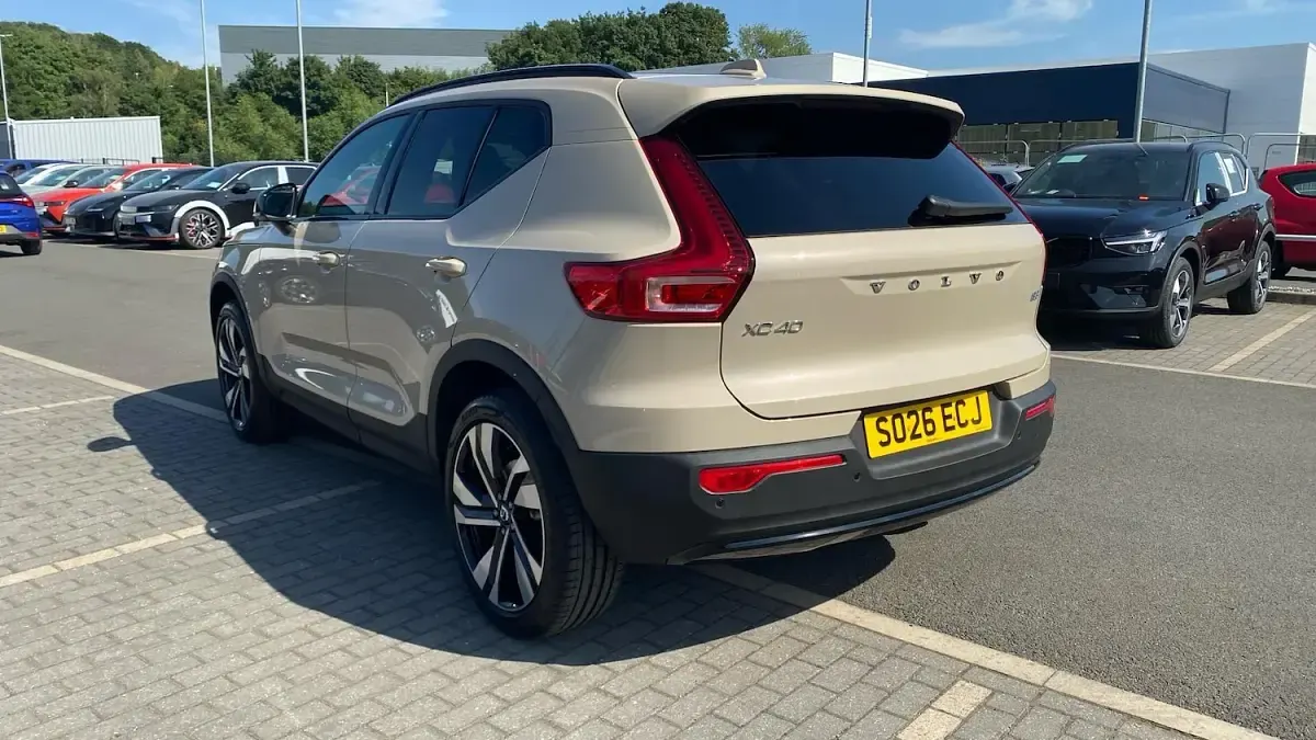 New Volvo XC40 Ultra 163 HP (119 kW) 2026 Gold SUV