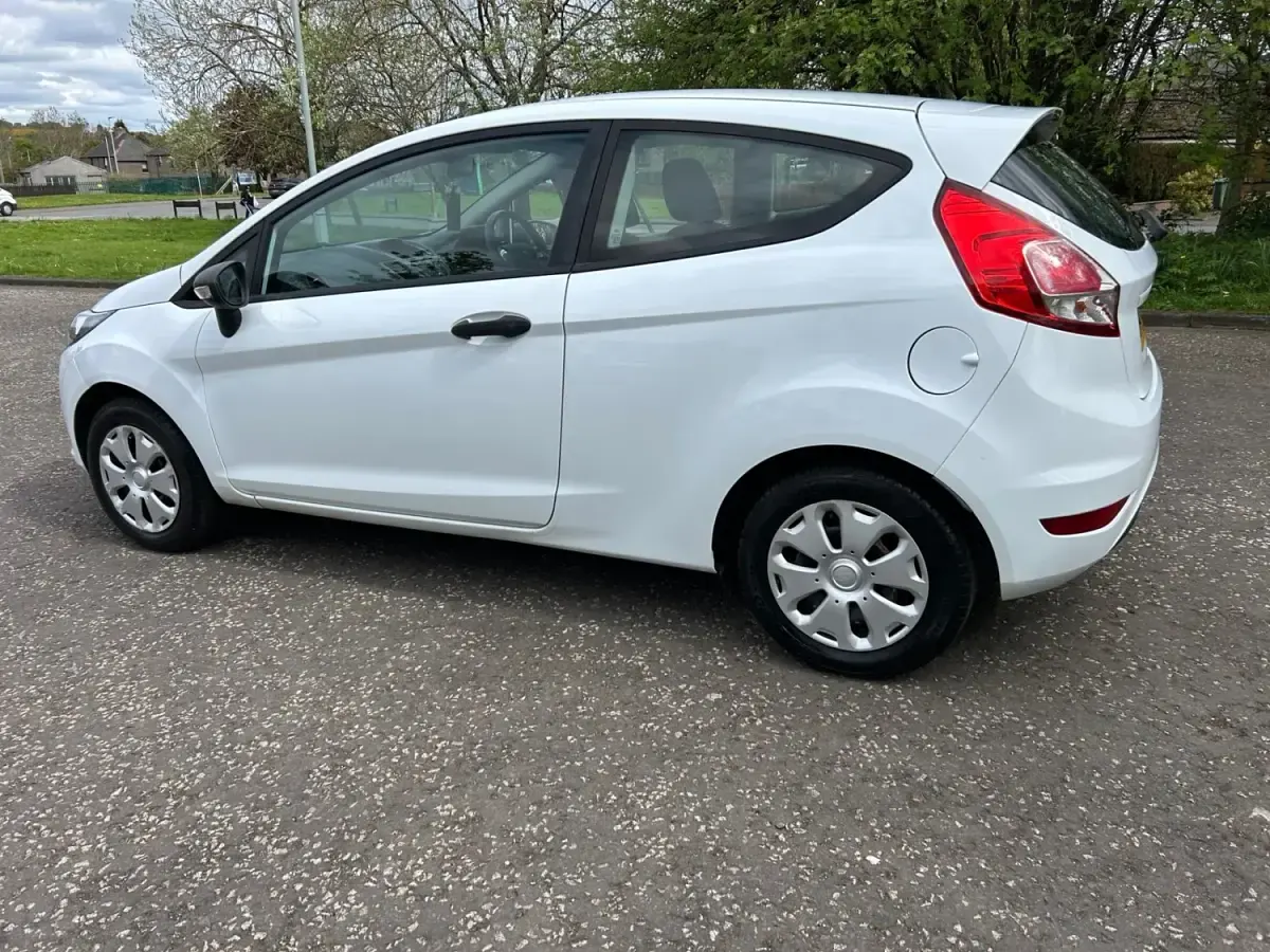 Usado Ford Fiesta Studio 2014 Blanco Utilitario