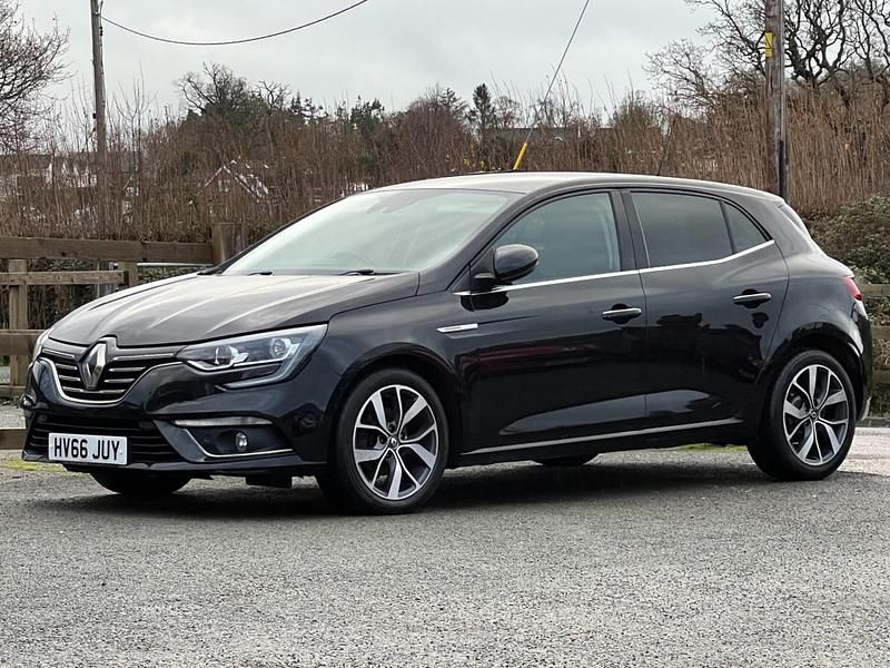 Used Renault Mégane IV Dynamique 110 HP (80 kW) 2016 Black Hatchback