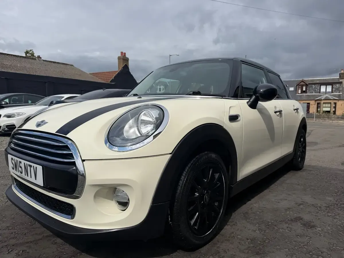 Used Mini Cooper Hatch 2015 White Hatchback