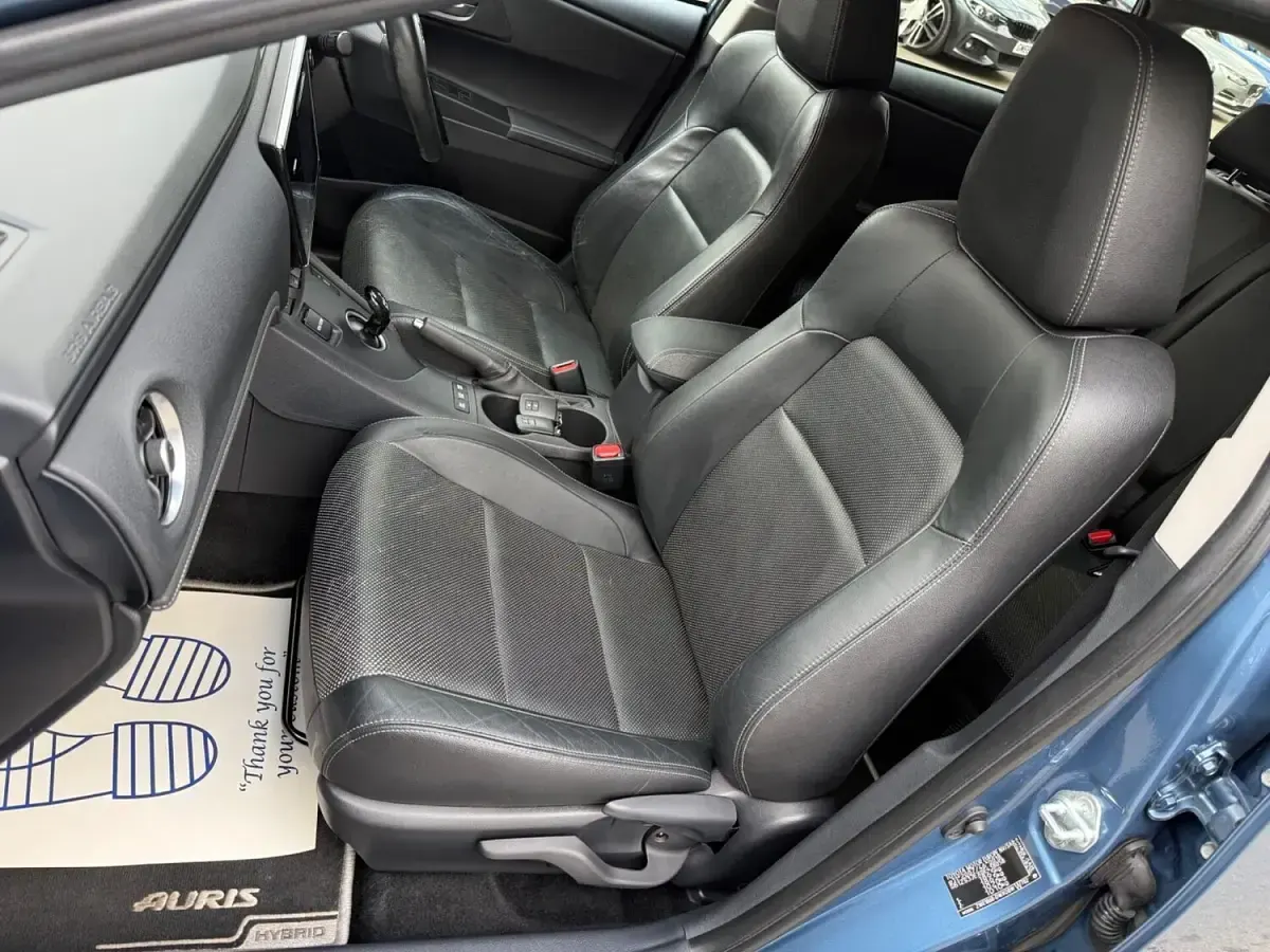 Used Toyota Auris Hybrid 2018 Blue Estate