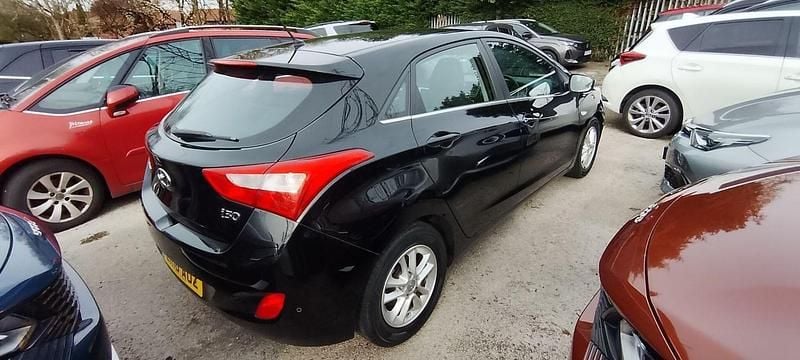 Used Hyundai i30 SE 110 HP (80 kW) 2016 Black Hatchback