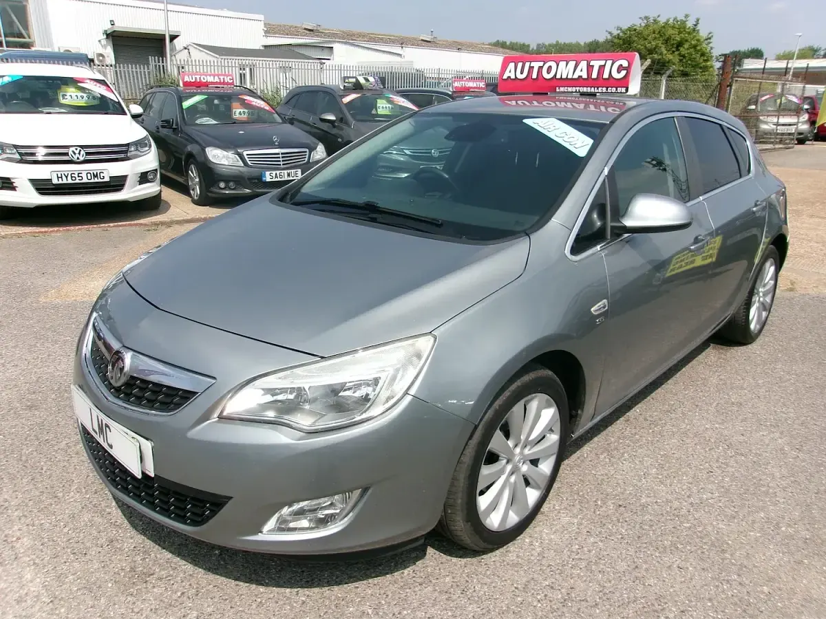 Used Vauxhall Astra 115 HP (84 kW) 2011 Silver Hatchback