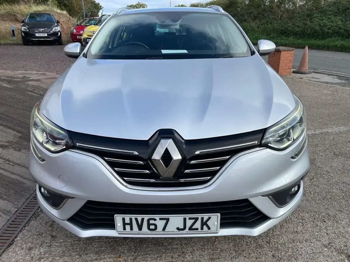 Used Renault Mégane GrandTour Dynamique 2017 Silver Estate