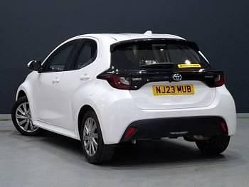 Used Toyota Yaris Hybrid 116 HP (85 kW) 2023 White Hatchback