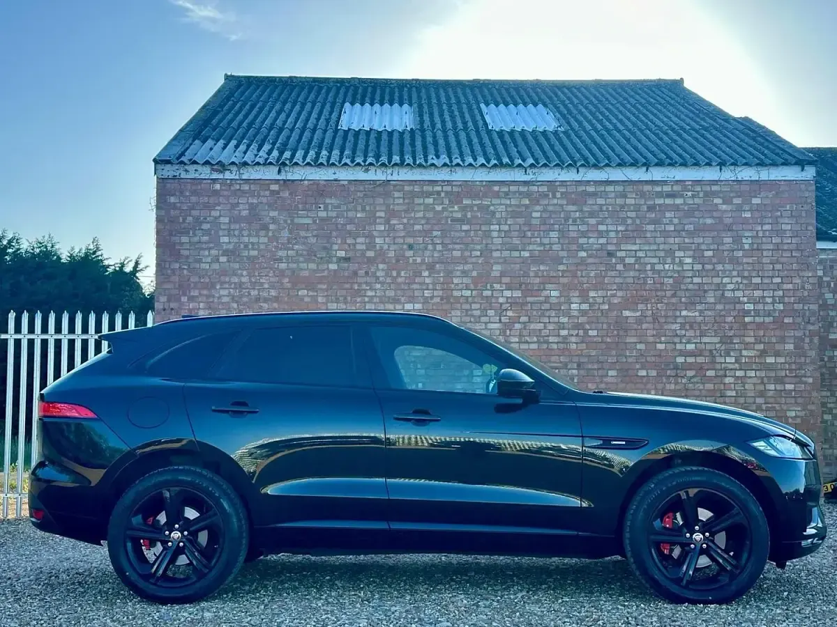 Used Jaguar F-Pace R-Sport 2018 Black SUV