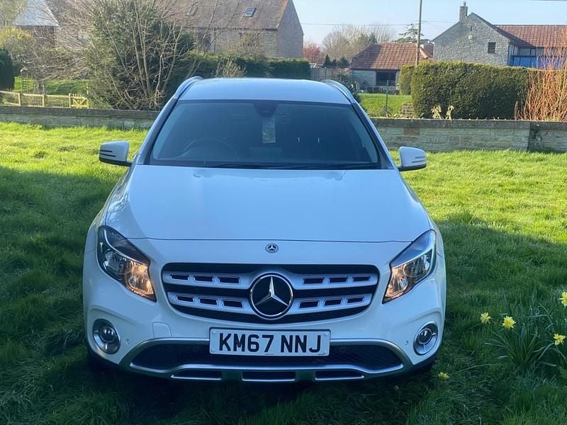 Used Mercedes GLA200 Executive 136 HP (100 kW) 2017 White SUV