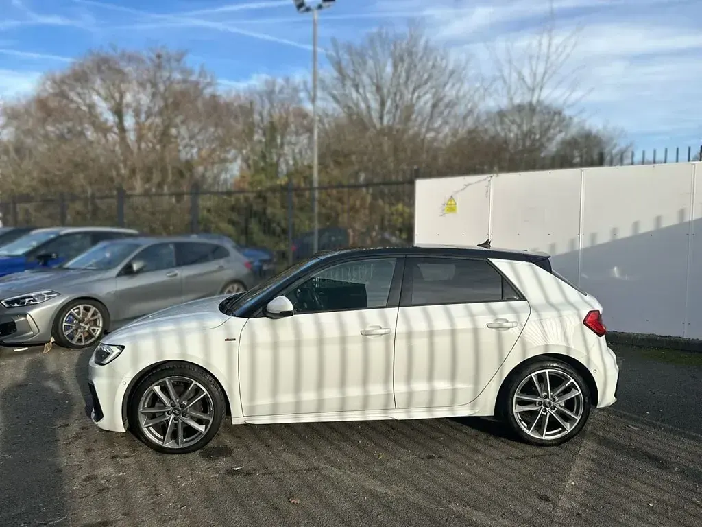 Usado Audi A1 Sportback Advanced 150 HP (110 kW) 2020 Branco Citadino