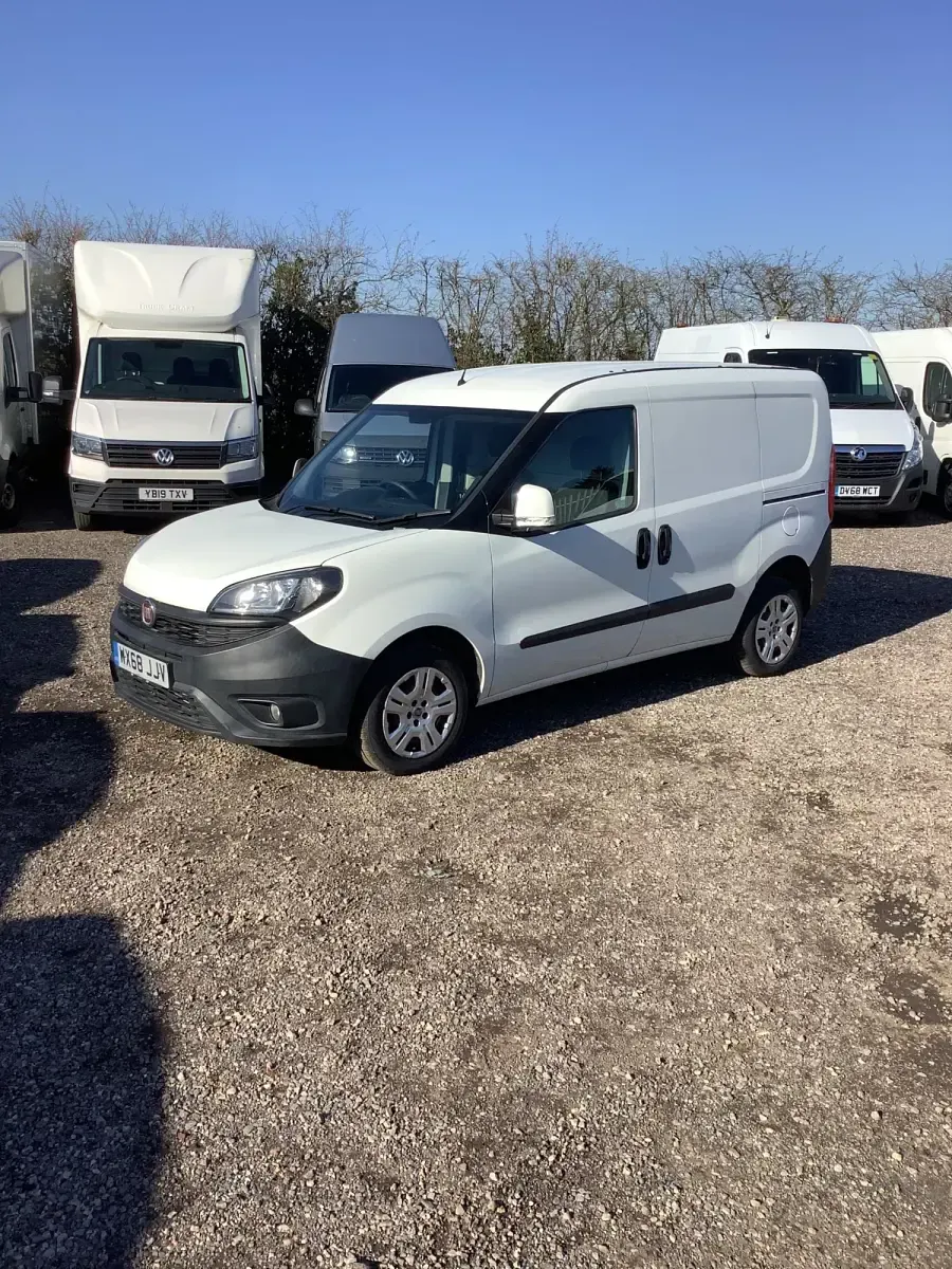 Begagnad Fiat Doblò 95 HK (69 kW) 2018 Vit Minibuss