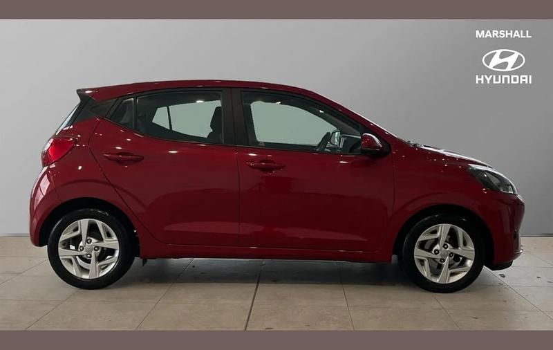 Used Hyundai i10 SE 67 HP (49 kW) 2022 Red Hatchback