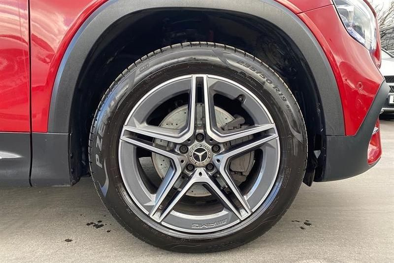 Used Mercedes GLB200 AMG Line Premium 150 HP (110 kW) 2022 Patagonia red SUV