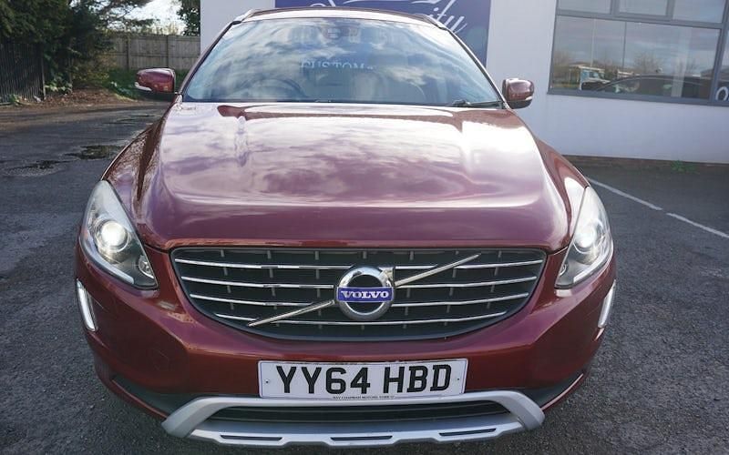 Usado Volvo XC60 SE Lux 181 HP (133 kW) 2014 Vermelho SUV