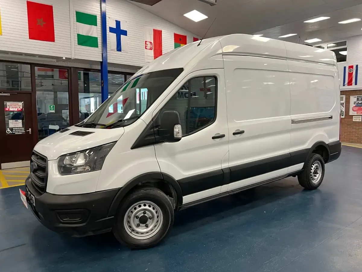 Usado Ford Transit 130 HP (95 kW) 2021 Branco Van