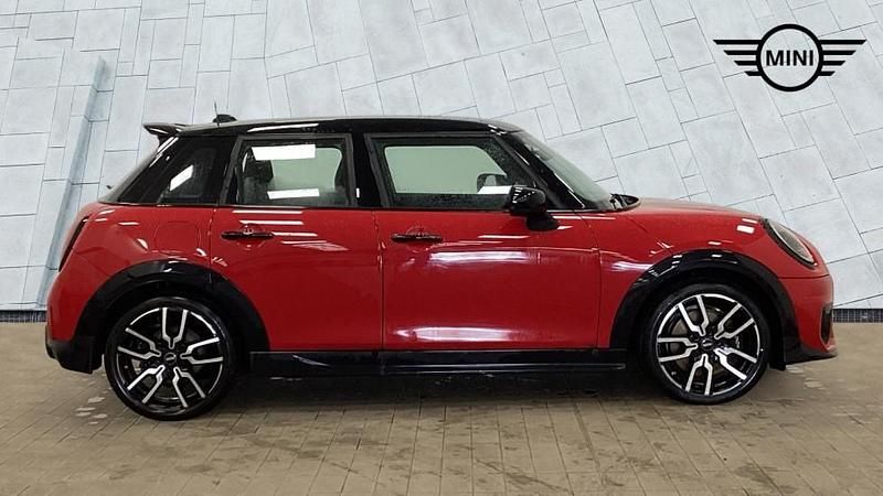 Usado Mini Cooper Hatch 113 kW (154 HP) 2025 Vermelho Citadino